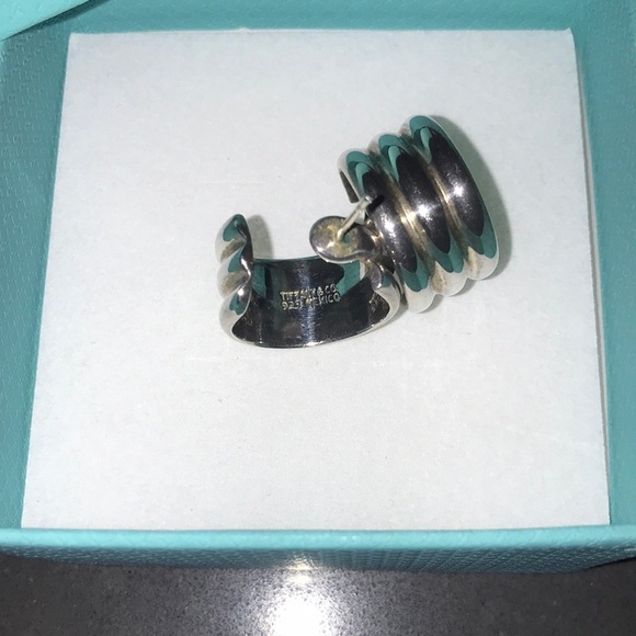 Estate Tiffany and Co sterling silver vintage earrings - Picture 5 of 6